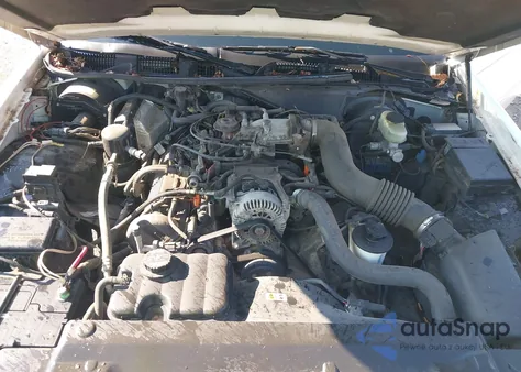 2000 Mercury Grand Marquis Ls z USA, uszkodzony, nr VIN 2MEFM75W4YX717646